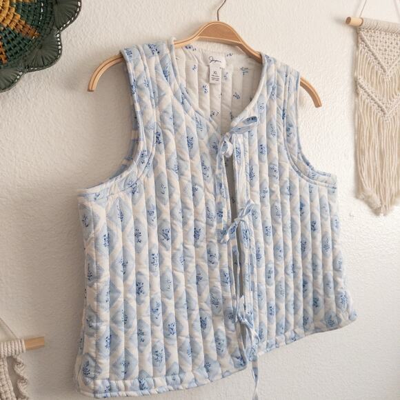 Japna Quilted Vest Tie Front White with Blue Floral Print Size XL - Picture 5 of 10